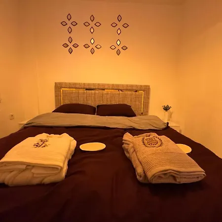 Vip For Four In The Center Of Apartment *